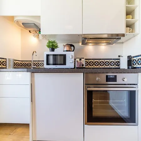Le Petit Chaponnay - Charming Apartment For 2 Near Saxe Gambetta Lyon Exterior photo