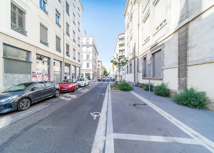 Le Petit Chaponnay - Charming Apartment For 2 Near Saxe Gambetta